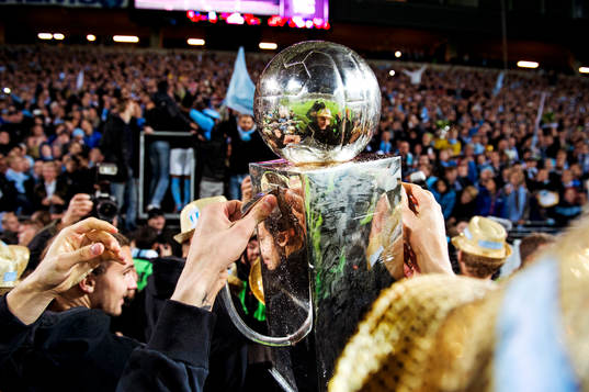 Malmö FF jublar med Lennart Johanssons pokal