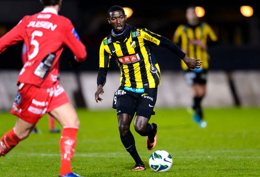 Häckens Dioh Williams med bollen