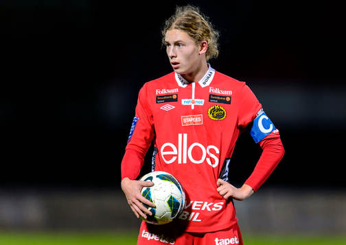 Elfsborgs Anton Andreasson håller i bollen