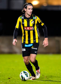 Häckens Oliver Stanisic med bollen