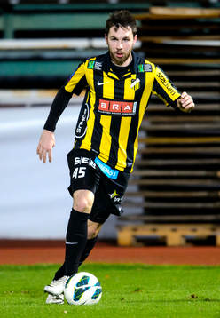 Häckens Mikolaj Lebedynski med bollen