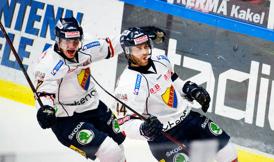 Djurgårdens Henrik Eriksson och Mattias Guter jublar