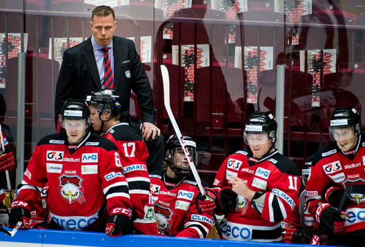 En bekymrad Mats Lusth, tränare i Malmö Redhawks
