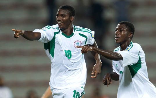 Nigerias Taiwo AWONIYI jublar