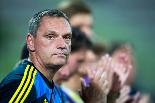 Sveriges förbundskapten Roland Larsson innan semifinalen i