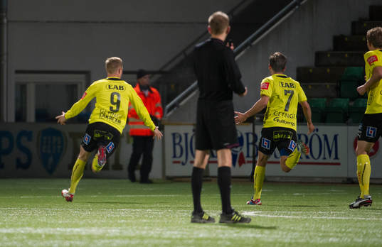 Halmstads Gudjon Baldvinsson & Kristinn Steindorsson jublar