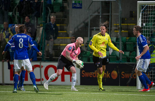 Sundsvalls Tommy Naurin, skriker åt sina medspelare