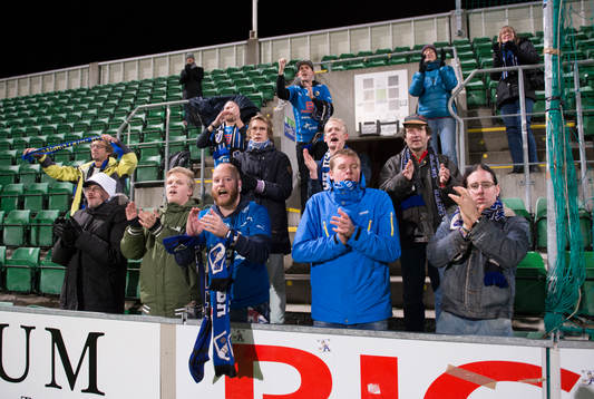 Halmstads supportrarna jublar