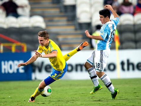 Sveriges Ali Suljic fälls av Argentinas Luis Leszczuk