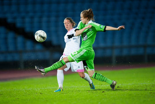 Malmös Lina Nilsson och Wolfsburgs Verena Faisst  i
