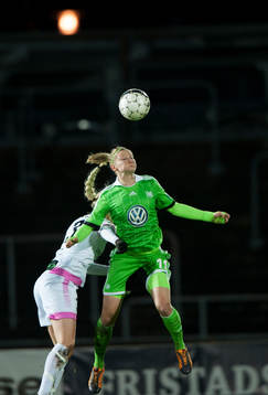 Wolfsburgs Alexandra Popp och Malmös Amanda Ilestedt i