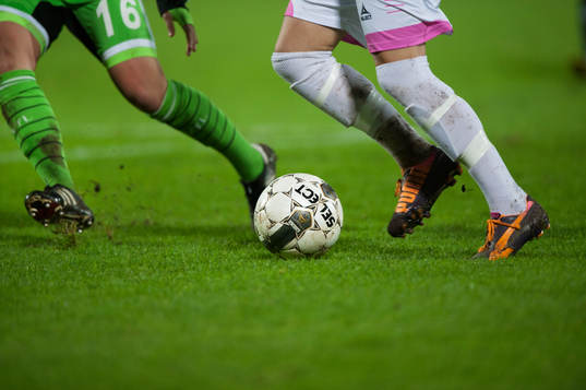 Kamp om bollen i åttondelsfinalen i  Womens Champions