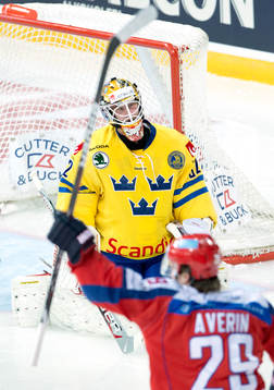 Rysslands Yegor Averin gör 3-0 målet bakom Sveriges