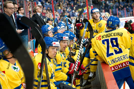 Sveriges Joel Lundqvist och de andra spelarna deppar