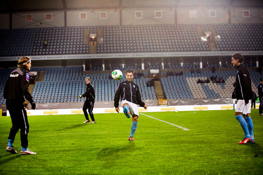Malmös Jiloan Hamad värmer upp