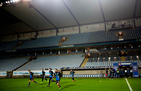 IFK Göteborgs spelare springer ut på planen för att