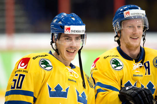 Sveriges Sebastian Erixon och Simon Hjalmarsson jublar