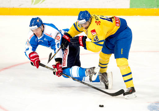 Sveriges Daniel Rahimi och Finlands Niklas Hagman