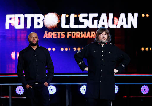 Ken Ring och Ebbot Lundberg delade ut priset Årets Forward