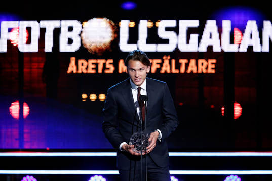 Albin Ekdal fick pris som Årets Mittfältare