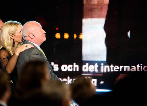 Lars Åke Lagrell får en hälsning