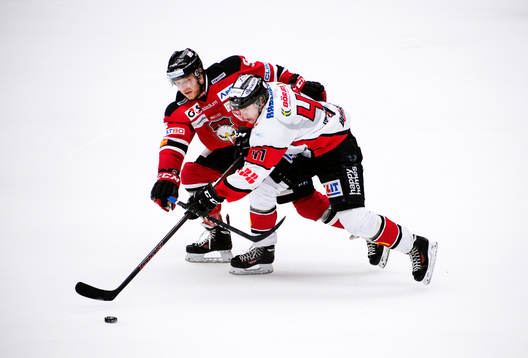 Malmö Redhawks Fredrik Storm och Karlskronas Pär Lindholm