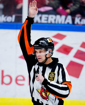 Domare Niclas Hansson har hittat en utvisning