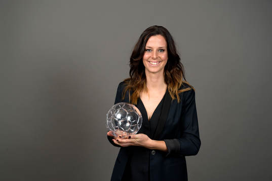 Lotta Schelin fick pris som Årets Forward