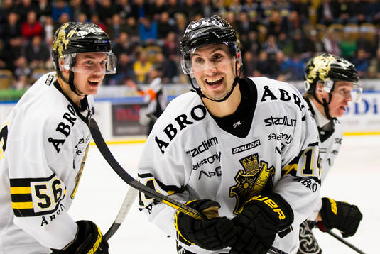 s Dennis Nordström, Mark Hurtubise och målskytten Esa