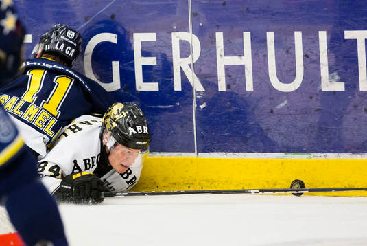 s Anssi Salmela och AIK:s Patric Blomdahl i kamp