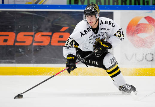 s Michael Lindqvist  med pucken