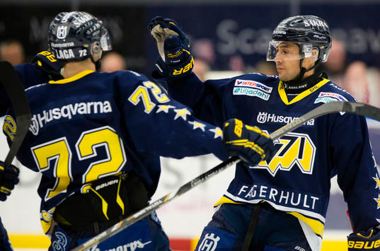 s Patrik Carlsson jublar med Jason Krog