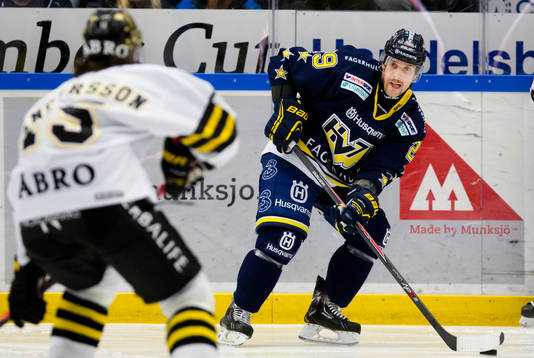 s Brett Sterling med pucken