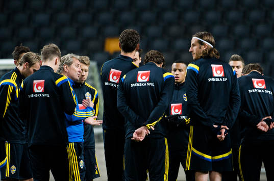 Erik Hamren instruerar