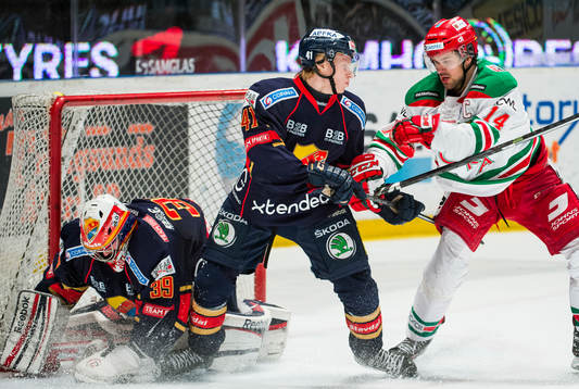 målvakt Adam Reideborn  och Alexander Falk  motar Moras
