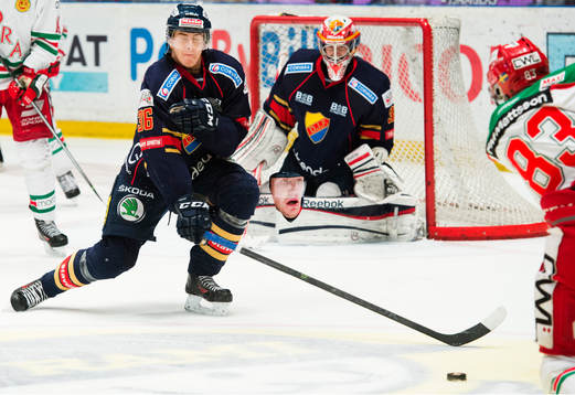 Philip Holm täcker Moras Mattias Beck skott