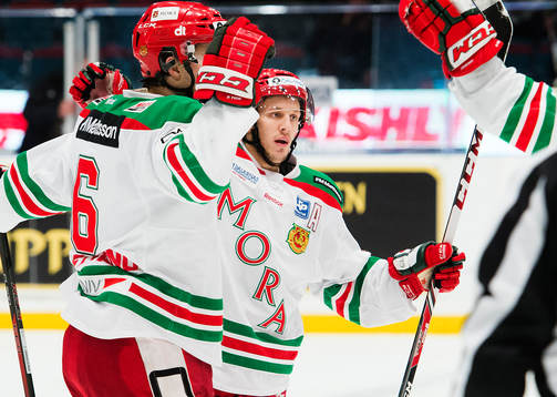 Moras Mikael Wikstrand och Moras Jonas Westerling jublar