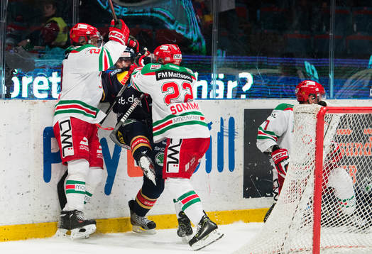 Dustin Johner  trycks upp av Sergio Sommar