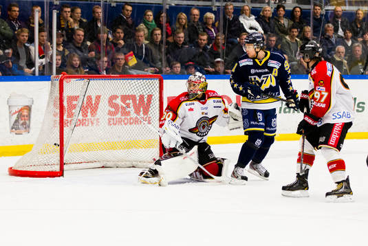 Luleås målvakt Daniel Bellissimo (v) och Per Ledin (h)