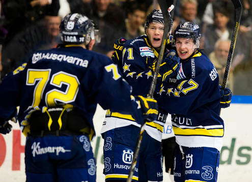 s Patrik Carlsson, William Karlsson och Toni Rajala jublar
