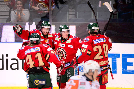 Frölundas Andreas Johnson firar att han gjort 1-0 med