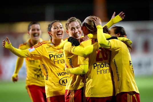 Tyresö Annica Svensson gratuleras