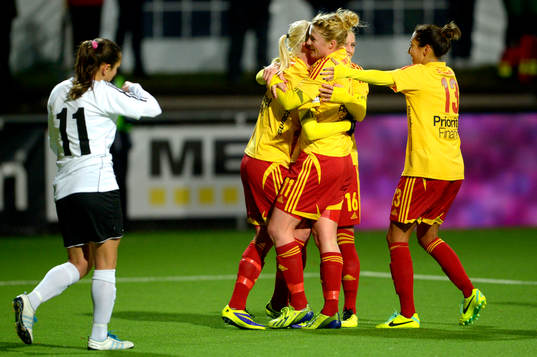 Tyresö Kirsten van de Ven gratuleras