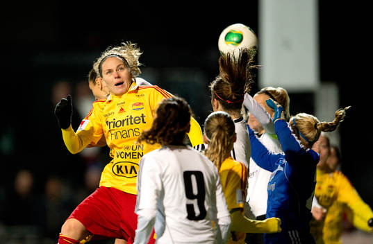 Lisa Dahlqvist, Tyresö kämpar om bollen