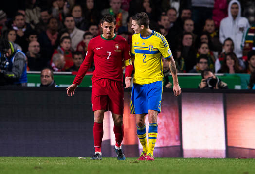 Portugals Cristiano Ronaldo och Sveriges Mikael Lustig