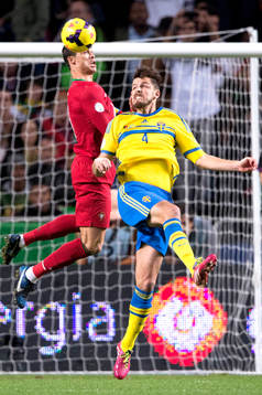 Portugals Cristiano Ronaldo och Sveriges Per Nilsson i