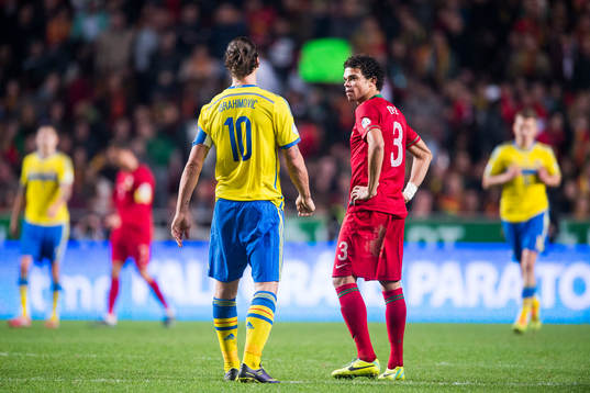 Sveriges Zlatan Ibrahimovic och Portugals Pepe