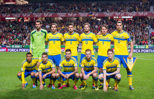 Sveriges målvakt Andreas Isaksson, Johan Elmander, Per