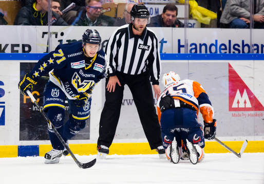 s William Karlsson  och Växjös Liam Reddox  har ont