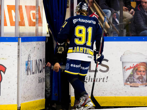 s Andreas Jämtin lämnar isen